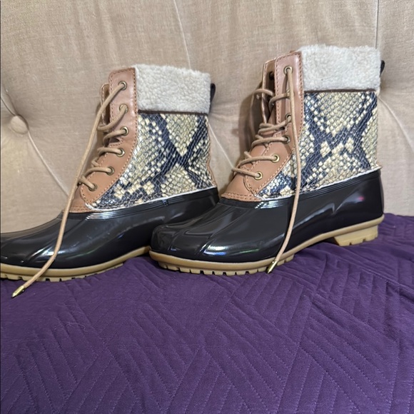 Sam Edelman Shoes - Sam Edelman Black and Tan Winter Rain Boots